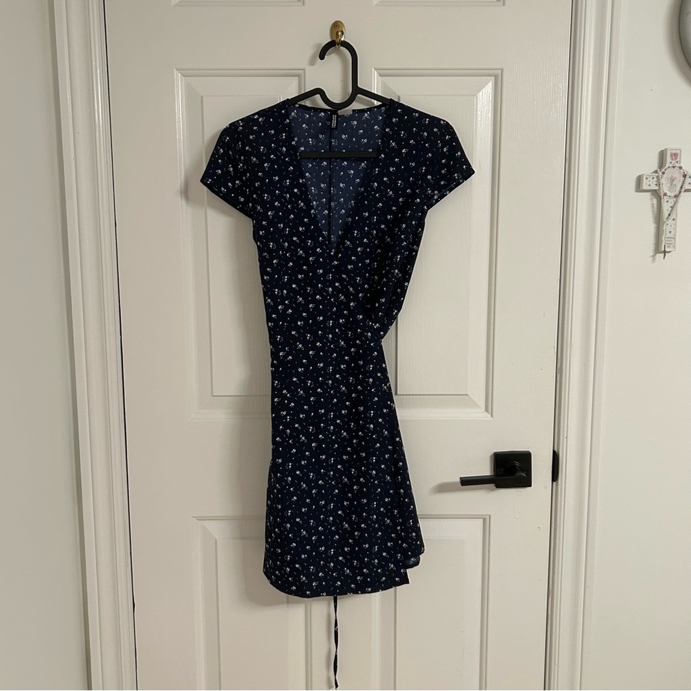 H&M Blue and White Flutter Sleeve Wrap Mini Dress